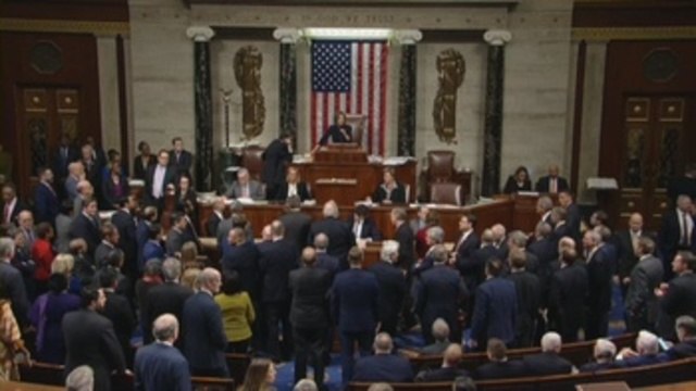 Los demócratas aprueban el esperado impeachment contra Trump