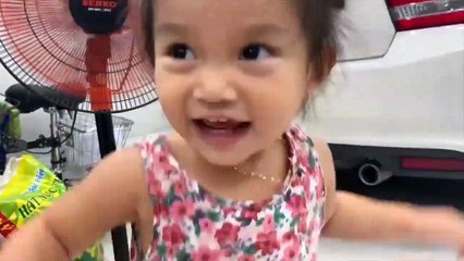 Con gái Dương Lâm được "má chồng tương lai" Hà Hồ "tặng" dây chuyền