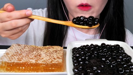 ASMR Eating RAW HONEYCOMB & TAPIOCA PEARLS 벌집꿀, 타피오카펄 먹방 咀嚼音 ハニカム 蜂巢蜜 NO TALKING MUKBANG