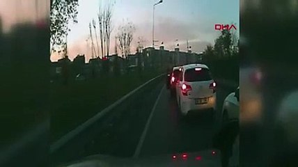 Magandalar İstanbul'da korna çalan kadın doktoru tekme tokat dövdü!