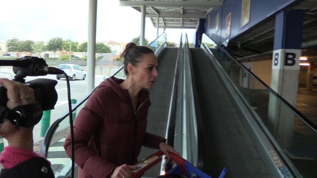 Cayetano y Eva González, molestos por el seguimiento de la prensa