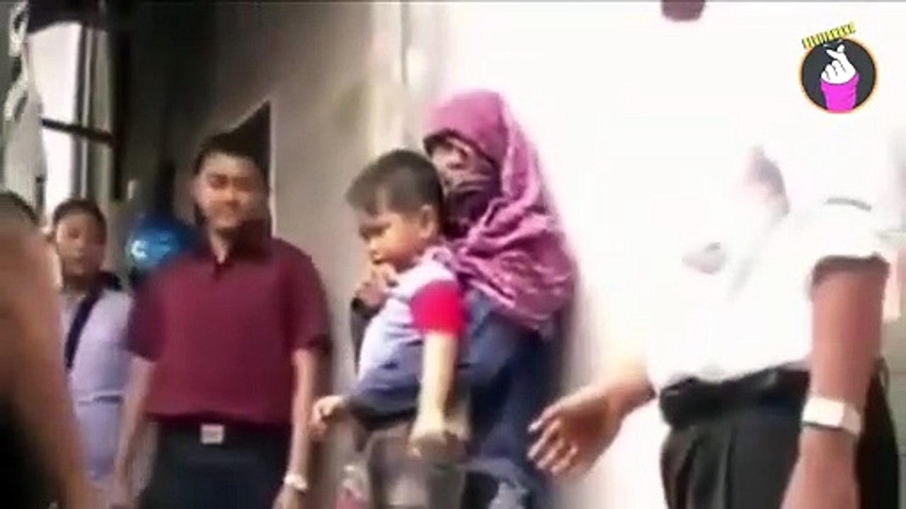 Nekat Menyandera Anak Kecil Di Keramaian Orang, Lihat Yang Dialami Pria Ini!