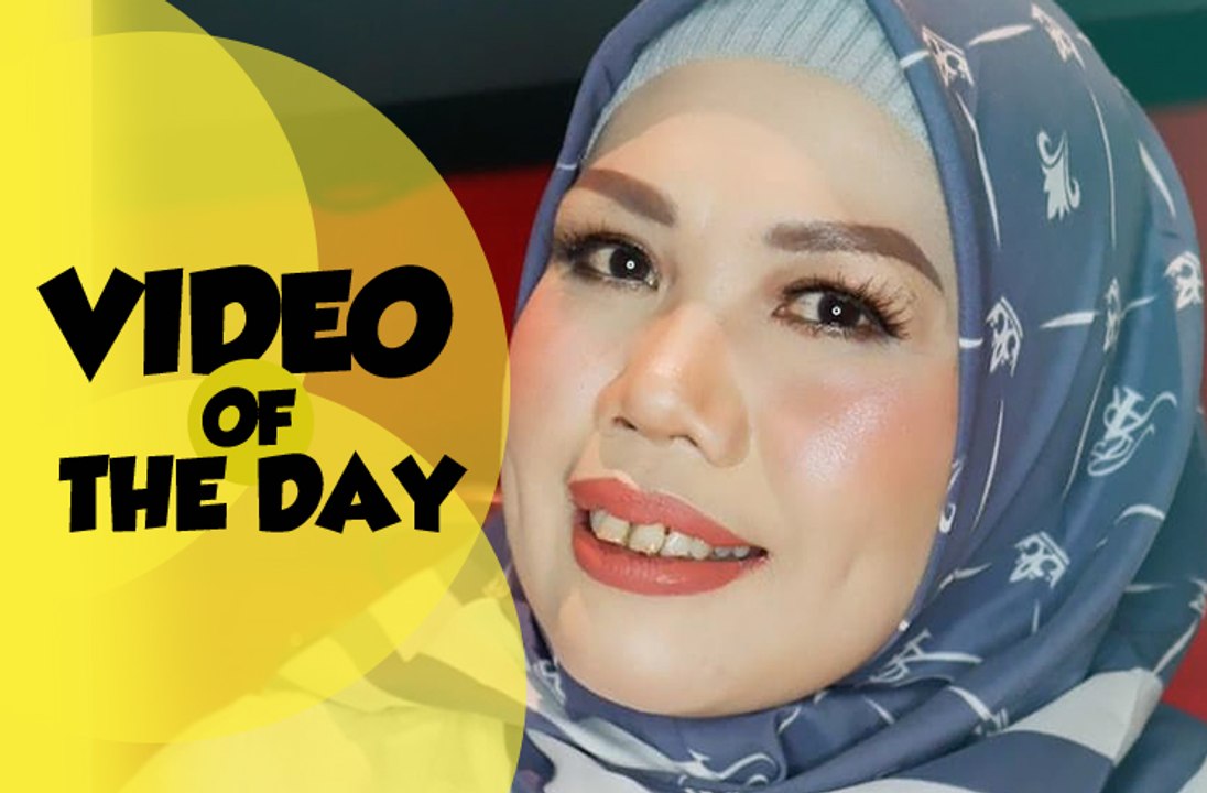 Video of the Day: Elly Sugigi Potong Gigi, Blak...