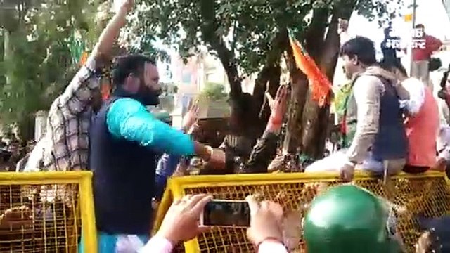 भाजयुमो के प्रदर्शन के दौरान हालात बिगड़े