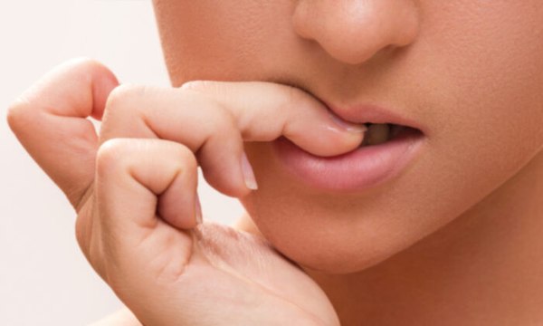 Vous vous rongez les ongles? Lisez son histoire et vous allez arrêter immédiatement….