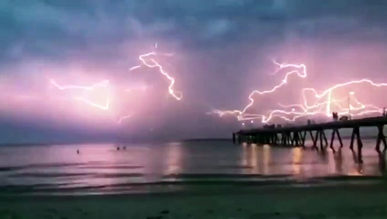 Magnifique orage dans le ciel d'Adélaïde