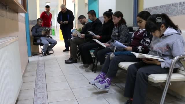 Kulalı öğrencilerden kitap okuma farkındalık etkinliği
