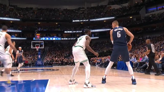 لقطة: كرة سلة: بورزينغيس يسجّل سلة ساحقة استعراضية لحساب مافريكس