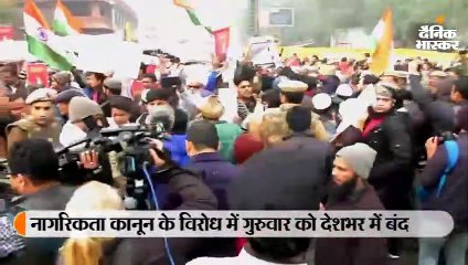 12 राज्यों में विरोध, लखनऊ में भीड़ ने पुलिस पर फायरिंग की