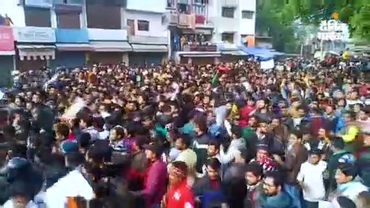 लखनऊ में हिंसा भड़की: प्रदर्शनकारी गलियों से निकलकर पथराव कर रहे, शहर के सभी 22 मेट्रो स्टेशन बंद