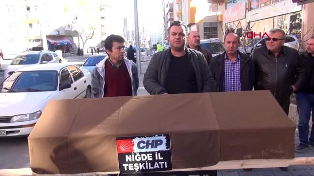 Niğde'de chp yönetimine tabutlu protesto