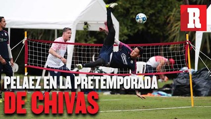 Peláez juega tenis balón en la pretemporada rojiblanca