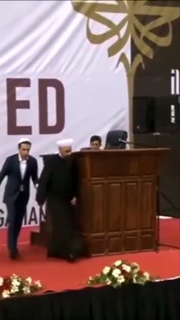 Adalet Bakanı’nın, tarikat liderinin elini öptüğü görüntüler ortaya çıktı!