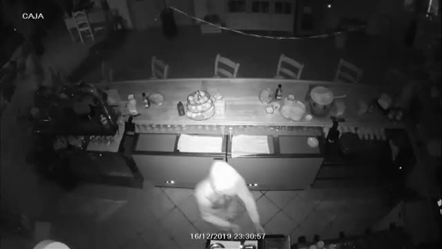 Absurdo intento de robo de un mesón en Benalup-Casas Viejas (Cádiz) con los ladrones parando a picar algo