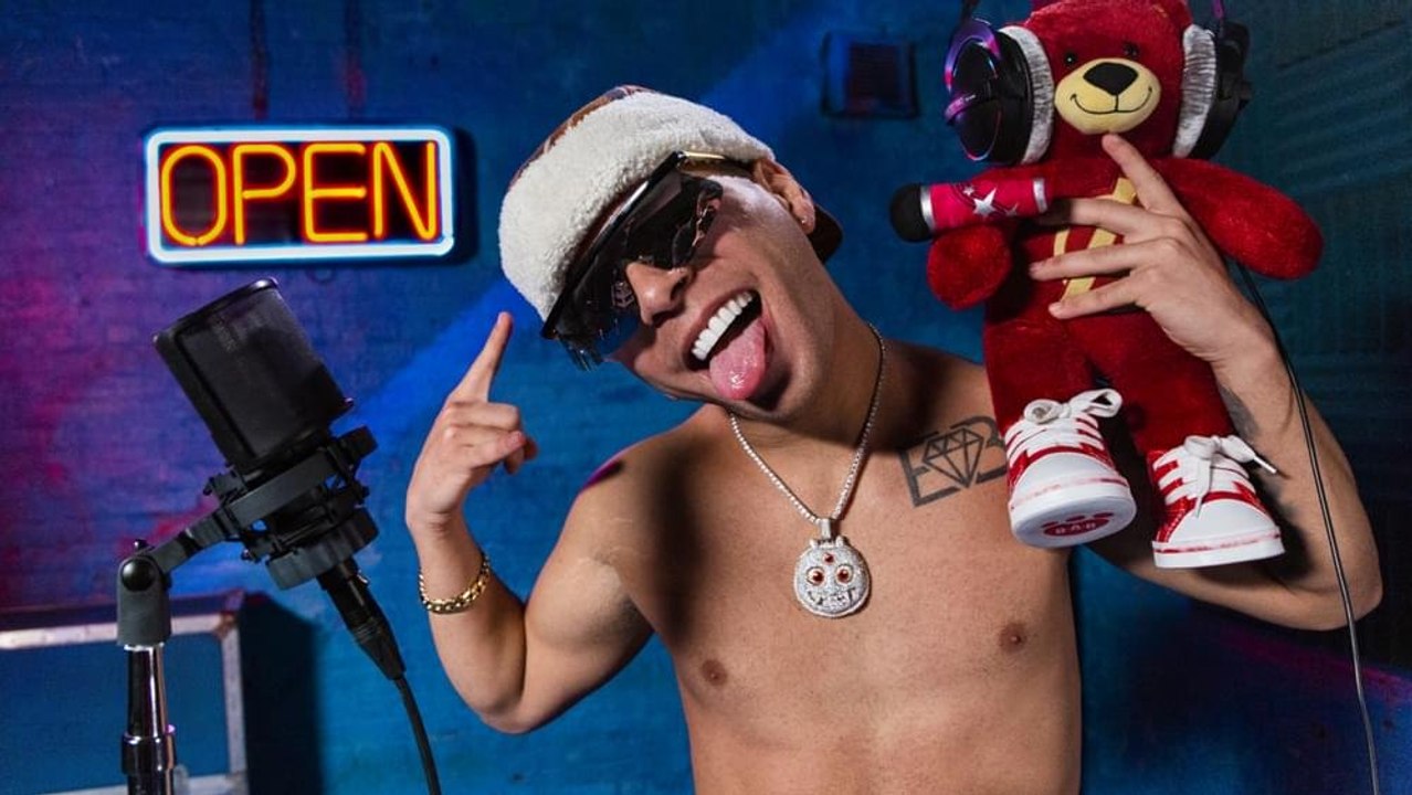 KEVVO "105F" (Live Performance) | Open Mic