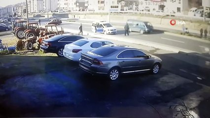 Zonguldak'ta feci kaza...Otomobil yayalara çarpıp karşı şeride böyle geçti