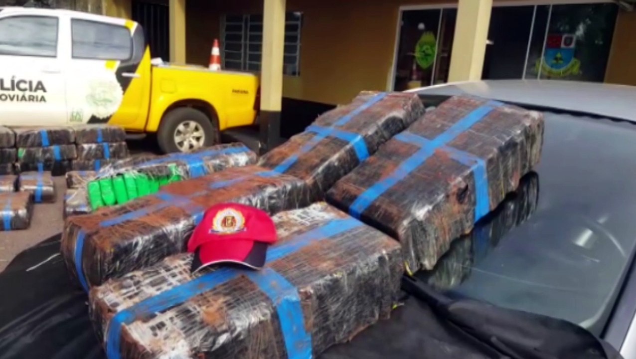 Juvinópolis: PRE apreende 472 kg de maconha que eram transportados em carro furtado na PR-180