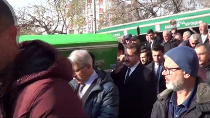 Yücel Yılmaz: “Yaptığım espri cımbızlanarak siyasi malzeme yapılıyor”