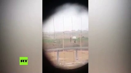 Así dispara este francotirador israelí a un palestino y sus compañeros lo celebran