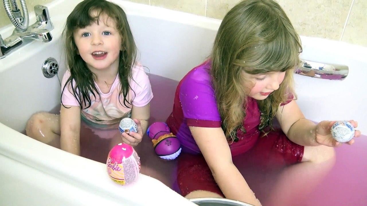 Sophia e Alice Brincando com Gelli Baff na Banheira - Brinquedos do  Frozen e Barbie Surpresa
