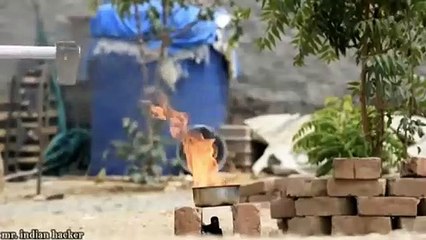 क्या होगा अगर आप उबलते मोम मे पानी डाल दे - 1000 degree hot wax vs water experiment
