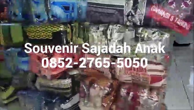 Assalamu'alaikum wr.wb Hai kakak, kami mempunyai produk bagus nih untuk kakak. Yaitu Sajadah Souvenir yang bentuknya lucu dan unik nih, cocok untuk travelling, untuk bepergian jauh, dan cocok juga untuk oleh oleh keluarga. Berikut adalah spesifikasi dari