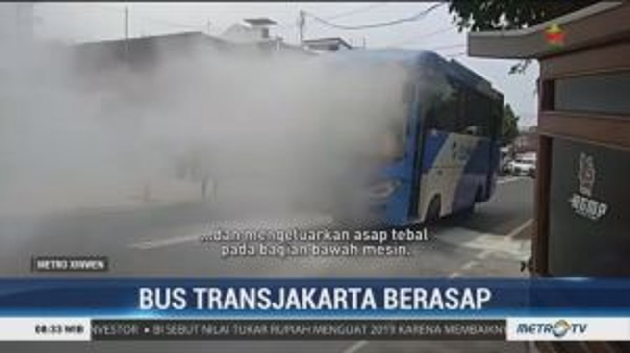 Bus TransJakarta Berasap Saat Beroperasi