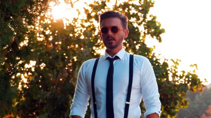 Βαγγέλης Μπακογιάννης - Αυτή Που Έψαχνα Να Βρω (Official Music Video)