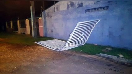 Após discussão com ex-mulher, homem derruba portão de condomínio no Bairro Pacaembú...