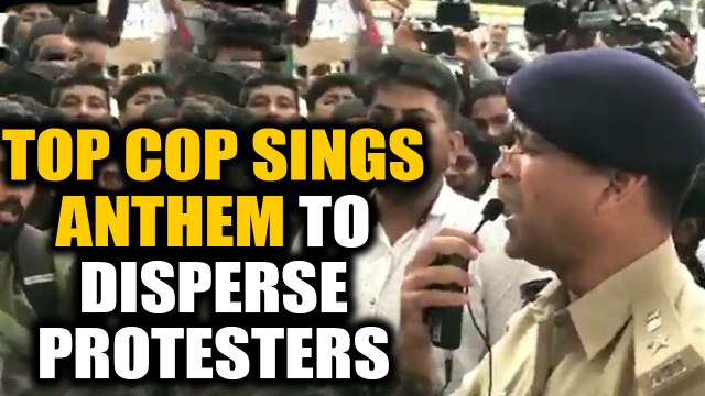 Anti-CAA protesters join Bengaluru DCP to sing the national anthem | OneIndia News