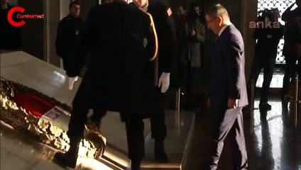Davutoğlu Anıtkabir Özel Defteri'ne bu satırları yazdı