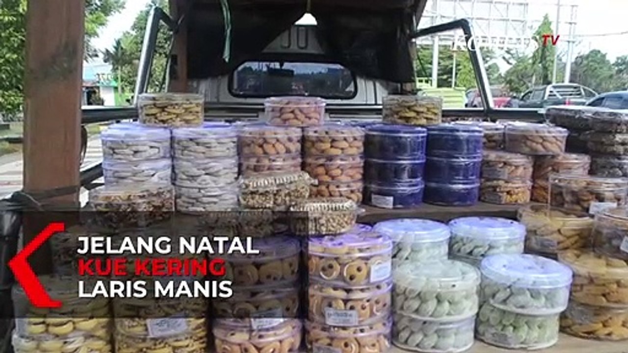 Jelang Natal Kue Kering Laris Manis