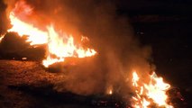 Liban: Des manifestants bloquent les routes et brûlent des pneus