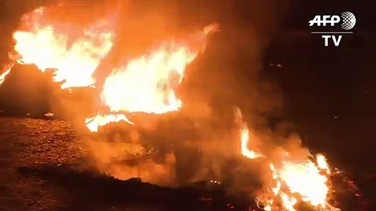 Liban: Des manifestants bloquent les routes et brûlent des pneus