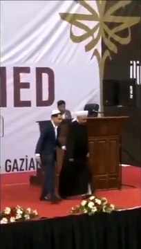 Bakan Abdulhamit Gül'den 'tarikat liderinin elini öptüğü' görüntüye ilişkin açıklama!