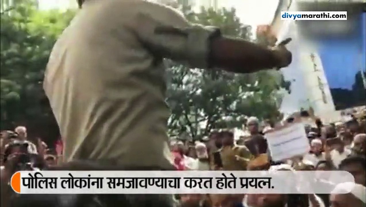 जमावाला शांत करण्यासाठी पोलिस उपायुक्तांनी गायले राष्ट्रगीत