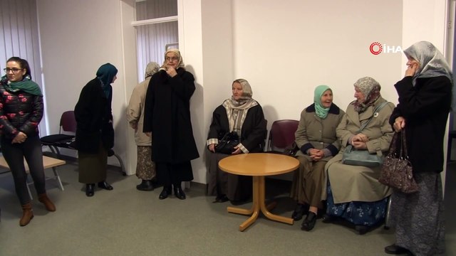 - Yalnız kalan Srebrenitsa annelerinin yaraları sarılıyor- Yunus Emre Enstitüsü’nde Srebrenitsa’da Boşnak ailelere yardım eli