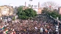 - Hindistan'da tansiyon düşmüyor: 3 ölü- Vatandaşlık yasasını protesto eden yüzlerce kişiye gözaltı