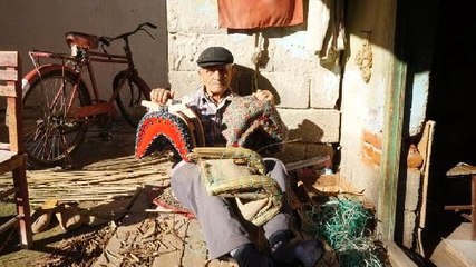 62 yaşındaki usta, yok olmaya başlayan mesleğini semer yaparak yaşatıyor