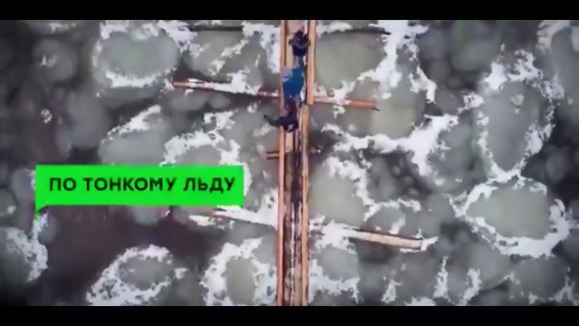 Паводком смыло понтонный мост через реку