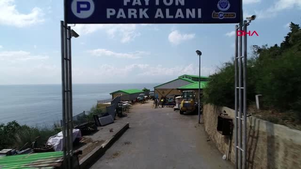 Büyükada'daki fayton parktaki ahırlar ve faytonların havadan görüntüsü