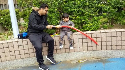 Learn colors with balloons | Johnny and daddy having fun | red color where are you