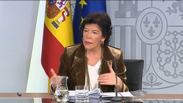 Celaá culpa a Rajoy llevar los problemas políticos a la justicia