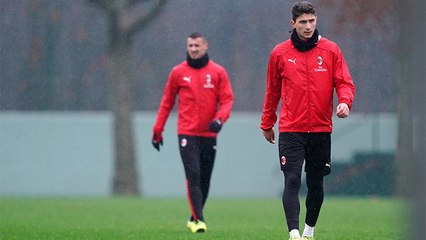 Squadra al lavoro sotto la pioggia