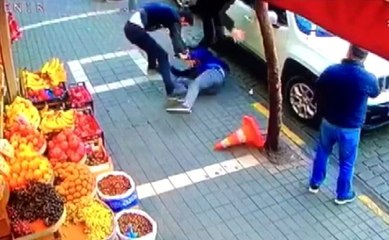 Akrabaların bıçaklı kavgasında kan aktı: 2 yaralı