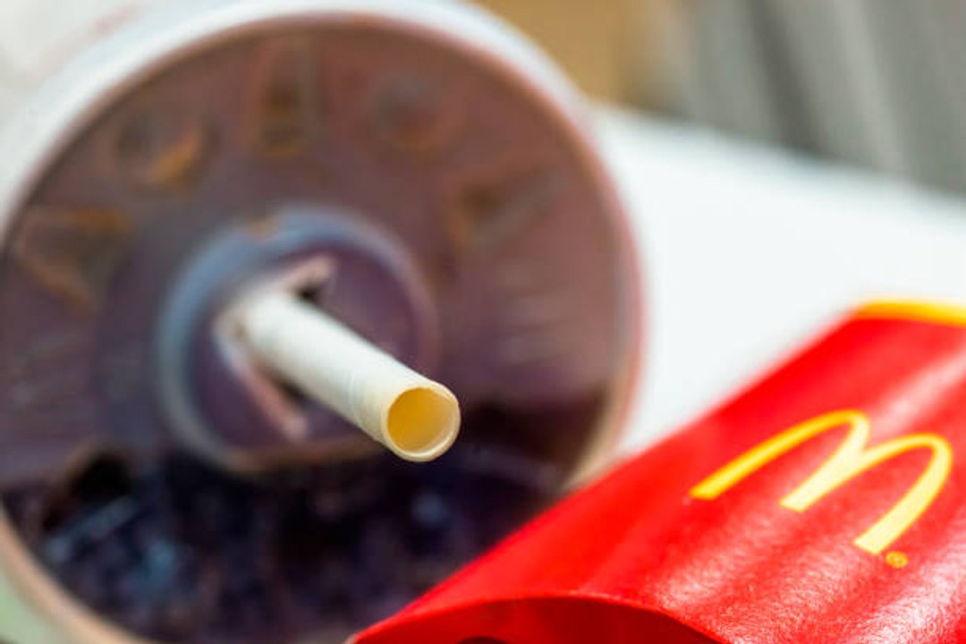 McDonald’s France supprime les pailles et couvercles en plastique