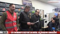 Les cheminots SNCF reconduisent la grève, les usagers subissent