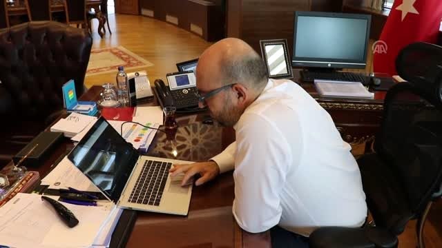 MAKÜ Rektörü Korkmaz, AA'nın Yılın Fotoğrafları oylamasına katıldı