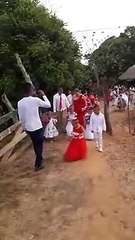 Esta novia llega de una manera inesperada a su boda y el video se hace viral
