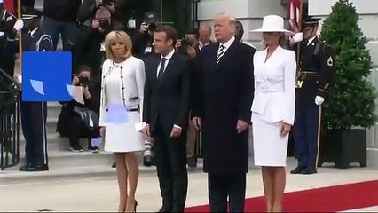 Los tristes e infructuosos intentos de Trump para que Melania le dé la mano